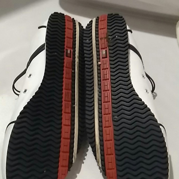 Tommy Hilfiger - Picture 6 of 6